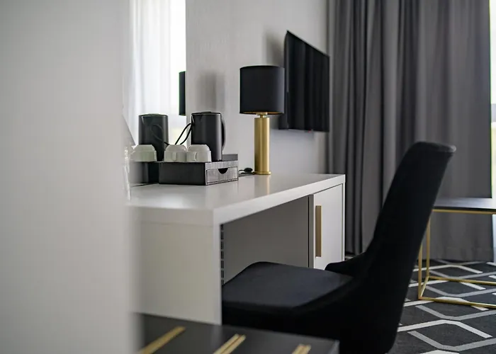 Lantier & Swimming Pool Zone 4* Бытом