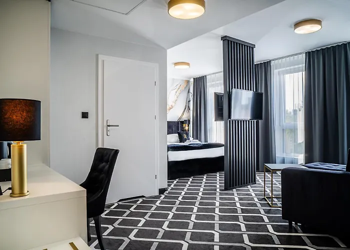 Lantier & Swimming Pool Zone 4*